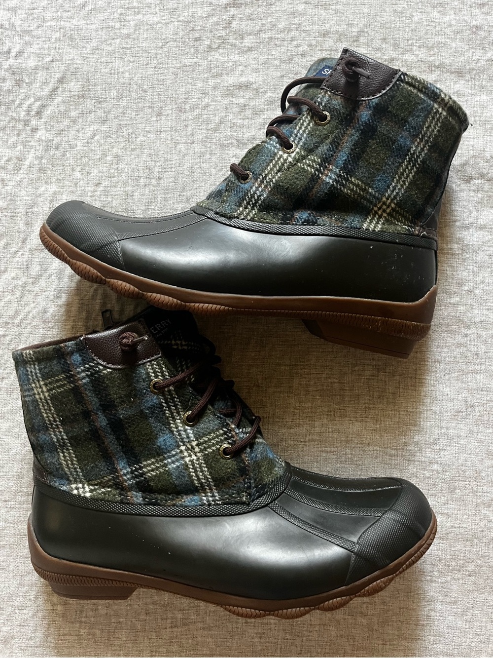 Sperry Saltwater Plaid Duck Boots Women’s Size 9.5